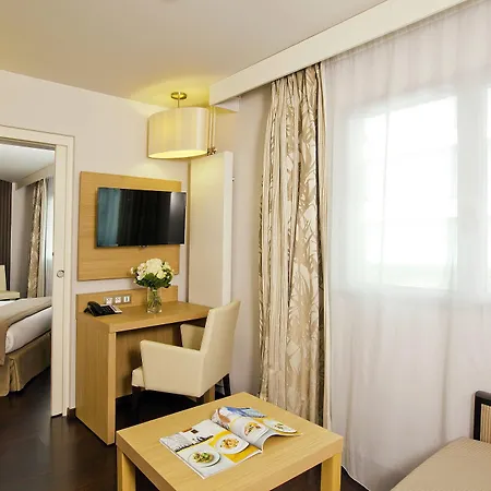 Residhome Berges De La Loire Apart Otel