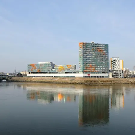 Residhome Berges De La Loire Apart Otel 4*
